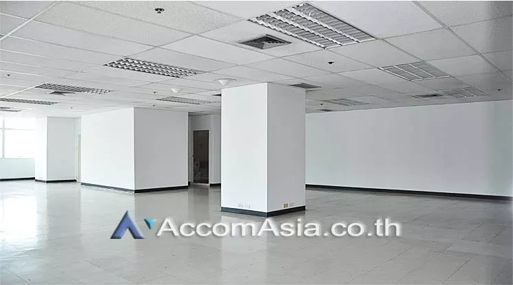 4  Office Space For Rent in Silom ,Bangkok BTS Surasak at Vorawat Building AA10944